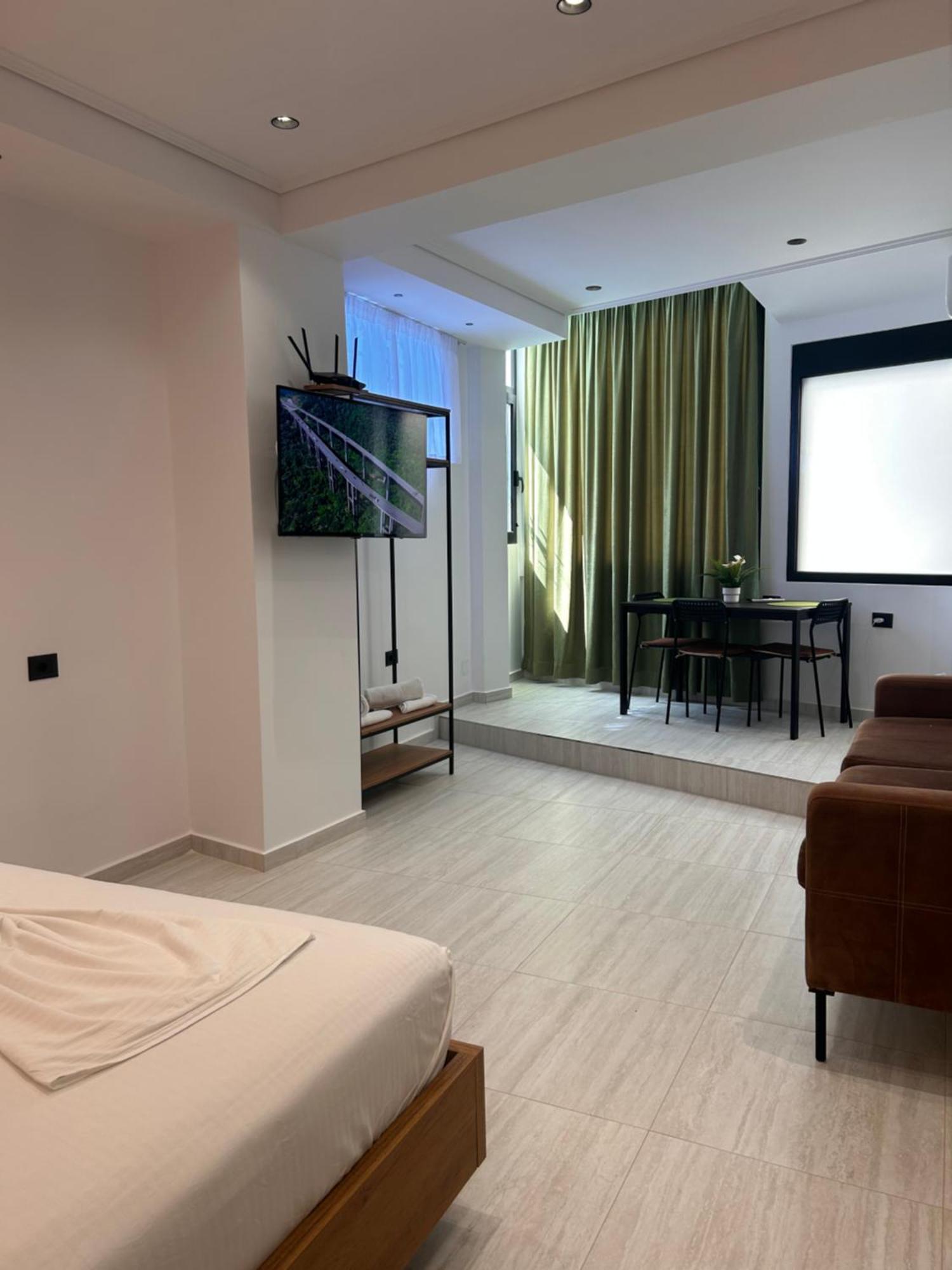 Crown Apartment Саранде Екстериор снимка